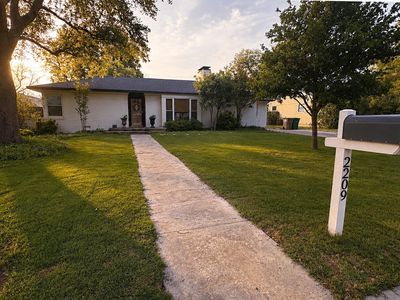 2209 Live Oak St