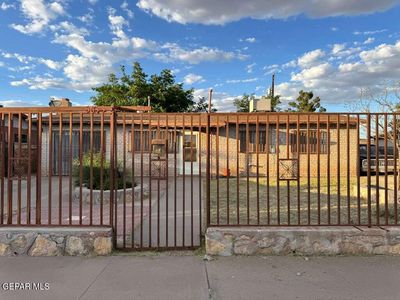 5653 Waldorf Dr