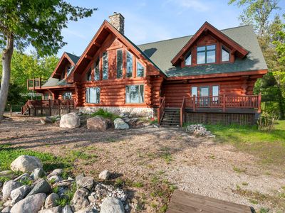 8623 Manitou Shores Trl