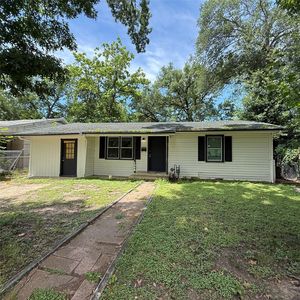Property at 1306 Liveoak Ave, Corsicana, TX