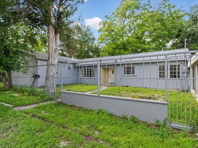 103 W Beaumont