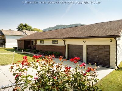 5912 Starling Dr