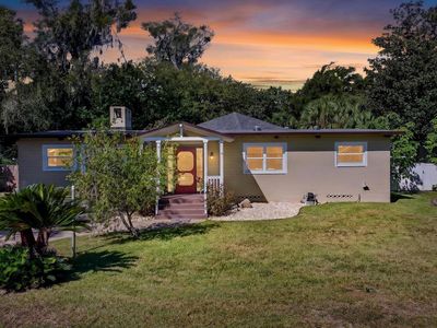 330 Coquina Ave