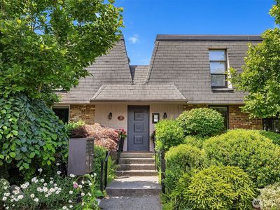 242 4th Avenue S #1
