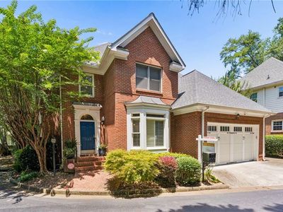 1104 Chantilly Cres NE