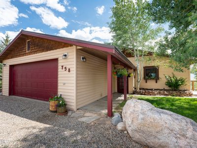 758 East TOPAZ Avenue