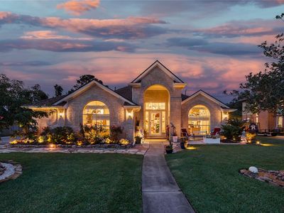 911 Lake Country Dr
