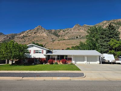 610 Holiday Dr