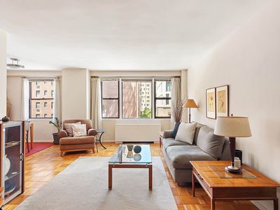 201 E 21st St APT 7B