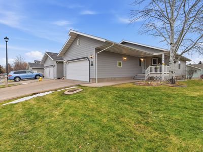 3301 Wild Rose Ln