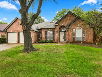 2900 Woodhaven Dr