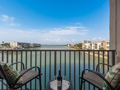 7300 Sun Island Dr S APT 202