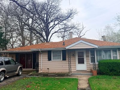 1020 E 61st Pl
