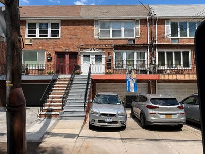 1235 E 72nd St