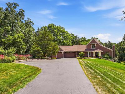 8 Arrowwood Ln