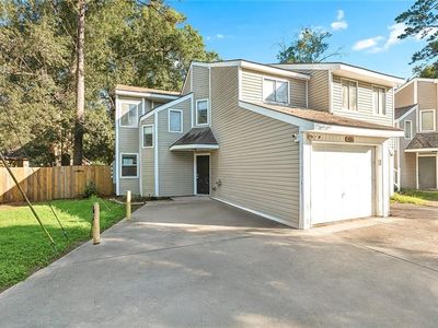14215 Woodlands Dr
