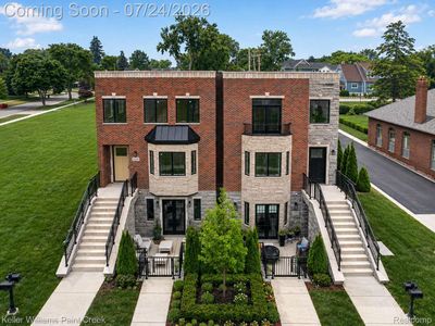 1221 N Main St