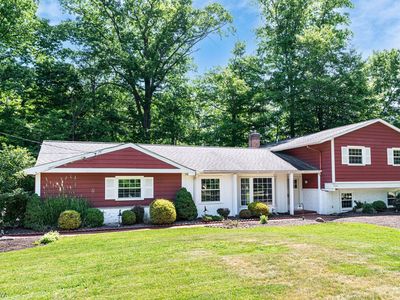 Property at 729 Kenwood Dr, Gates Mills, OH