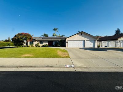 13901 Laverton Ave