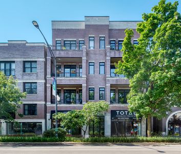 2211 W Roscoe St APT 4W