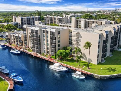 8 Royal Palm Way #2010
