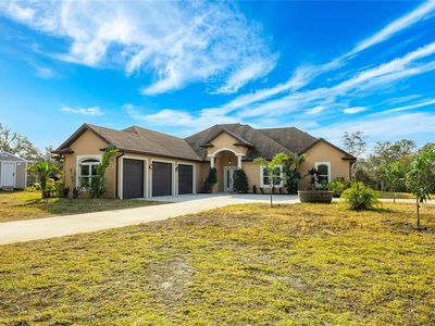 Queen Maude Paper Blvd