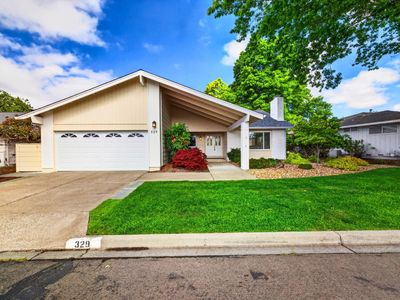 329 Oak Leaf Circle