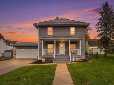 105 2nd St NE