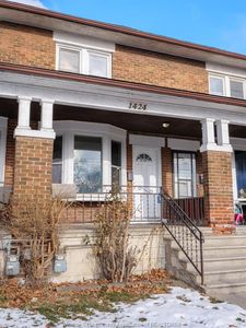 1424 Wyandotte St W