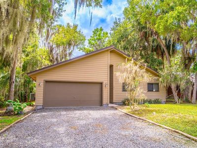 121 N Lake George Dr