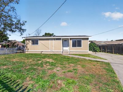 2715 Altos Ave