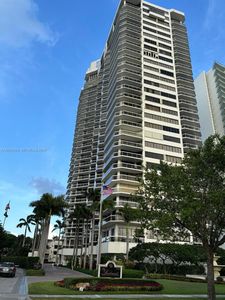 20185 E Country Club Dr APT 2406