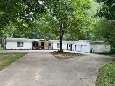 2888 Lyons Ave