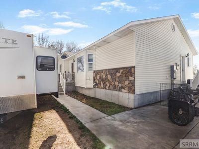 4021 E 109 N