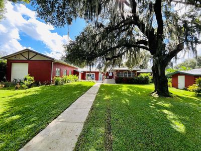 1209 Lakeview Dr