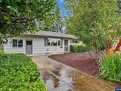 1695 NW Arthur Cir
