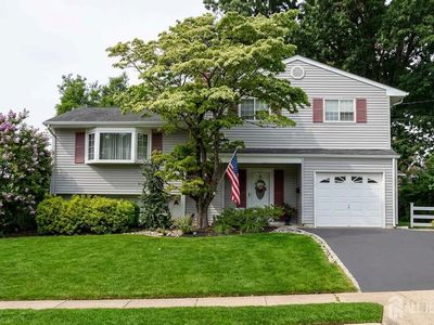 Property at 2 Peachwood Ct, Milltown, NJ