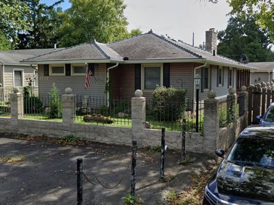 2737 Elliott Ave