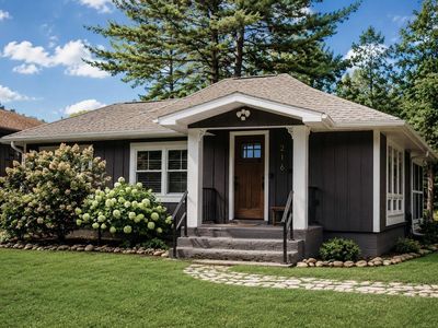 216 E Hillsdale Dr
