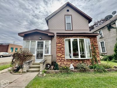 327 W 5th St