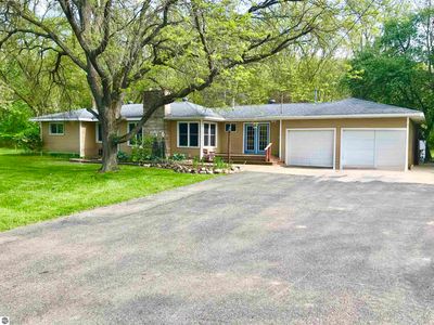 700 & 702 E Remus Rd