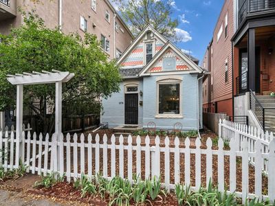 1876 Race St