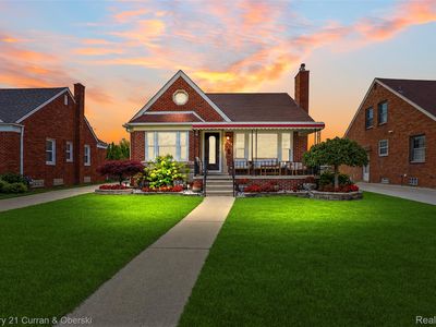 6233 Oakman Blvd