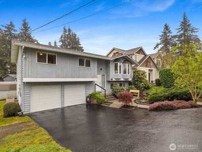 22427 82 Ave W