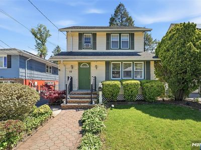 52 Harcourt Ave