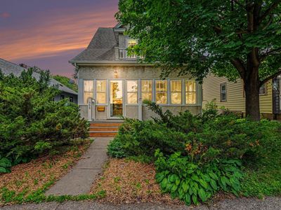 998 Minnehaha Ave W