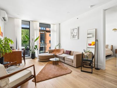 114 Lexington Ave #304