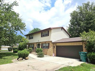 Property at 1047 Woodbine Cir E, Galesburg, IL