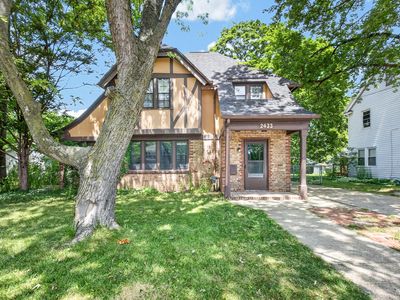 2433 E Main St