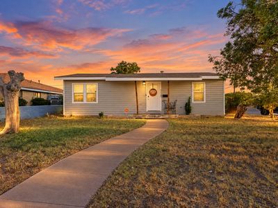 1123 E Pecan Ave